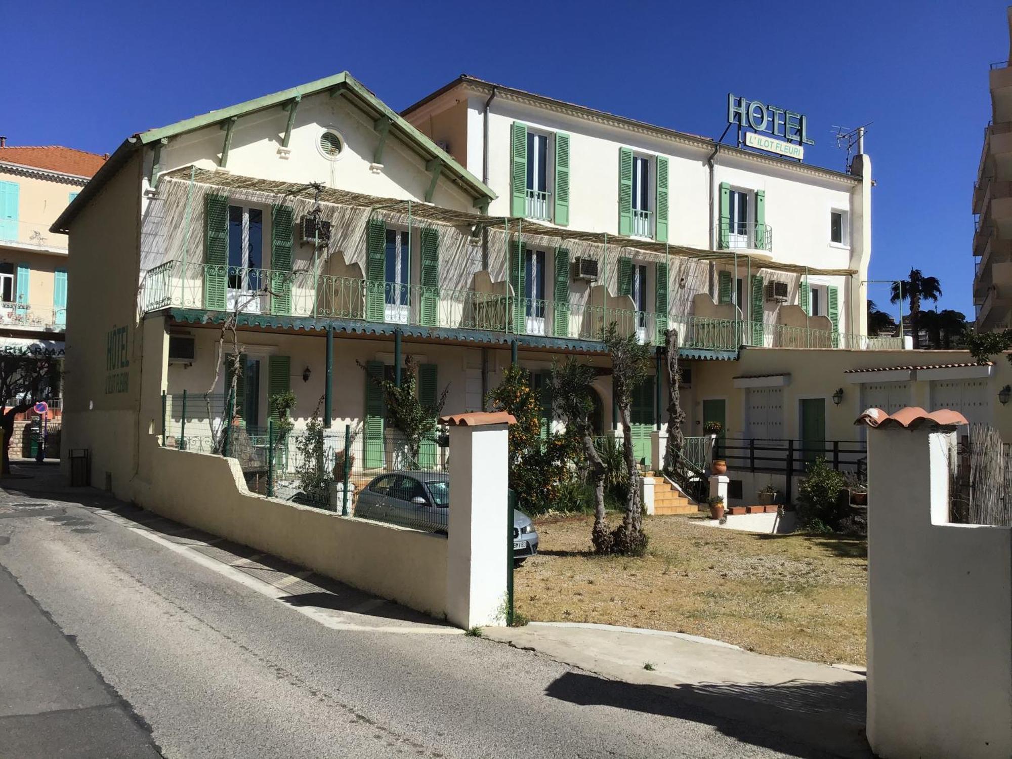Hotel L'Ilot Fleuri Le Lavandou Exterior foto
