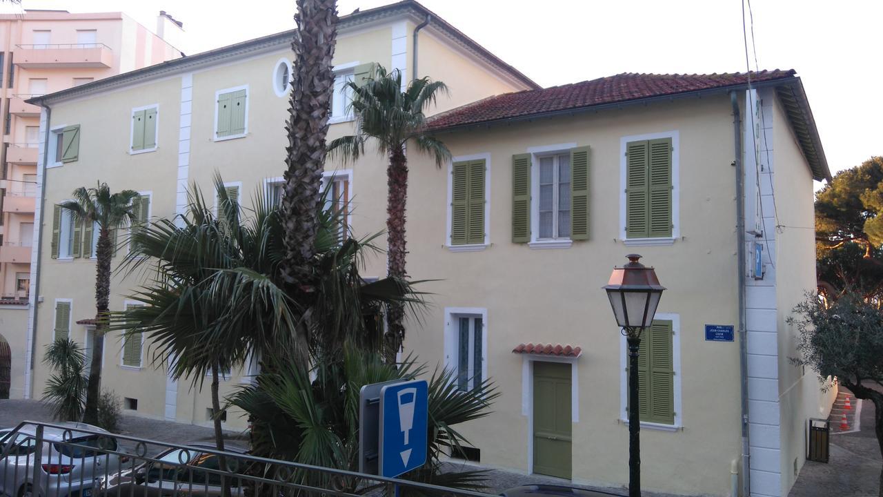 Hotel L'Ilot Fleuri Le Lavandou Exterior foto